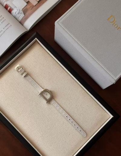 Часы Dior