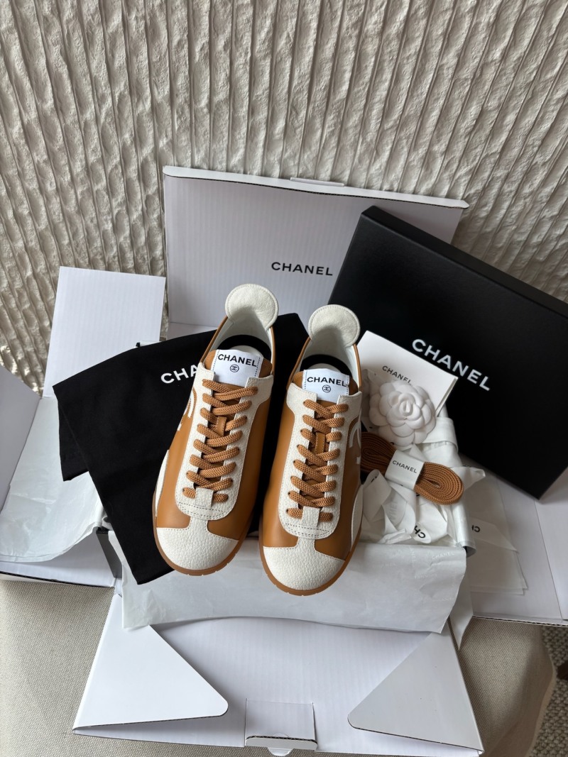 Женские кроссовки с логотипом Chanel