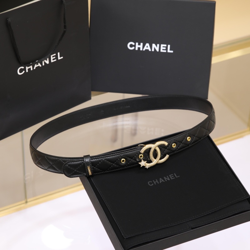 Чёрный пояс Chanel с золотой пряжкой