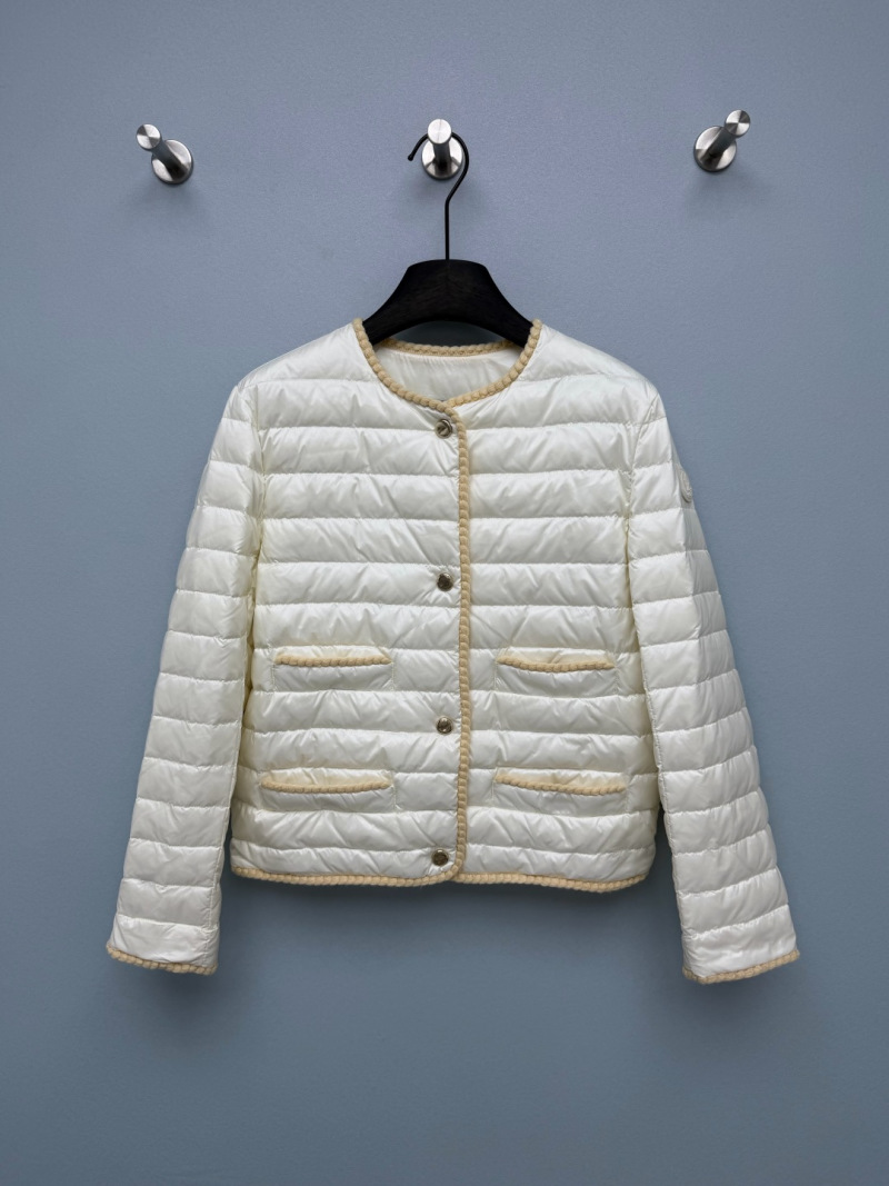 Пуховик Moncler с тиснёным узором