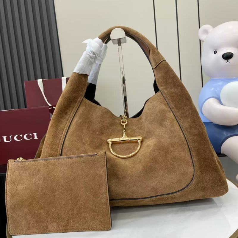 Сумка Gucci из замши с фурнитурой