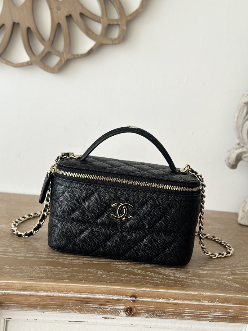 Черная кожаная сумка с цепочкой Chanel