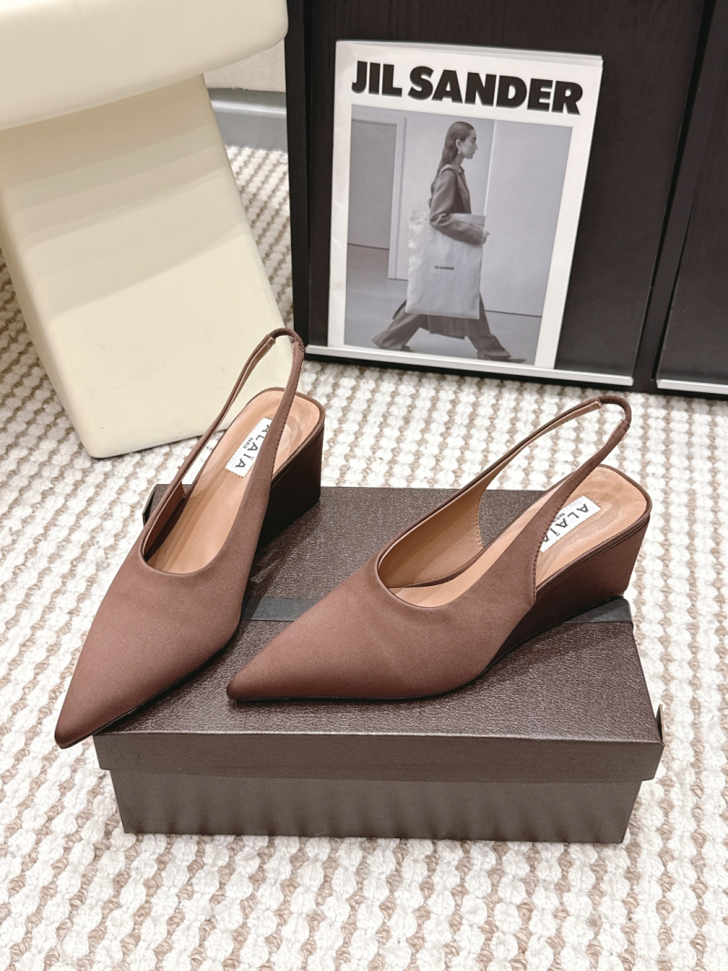 Женские мюли Alaia с заостренным носком и высоким каблуком, бежевого цвета Alaïa