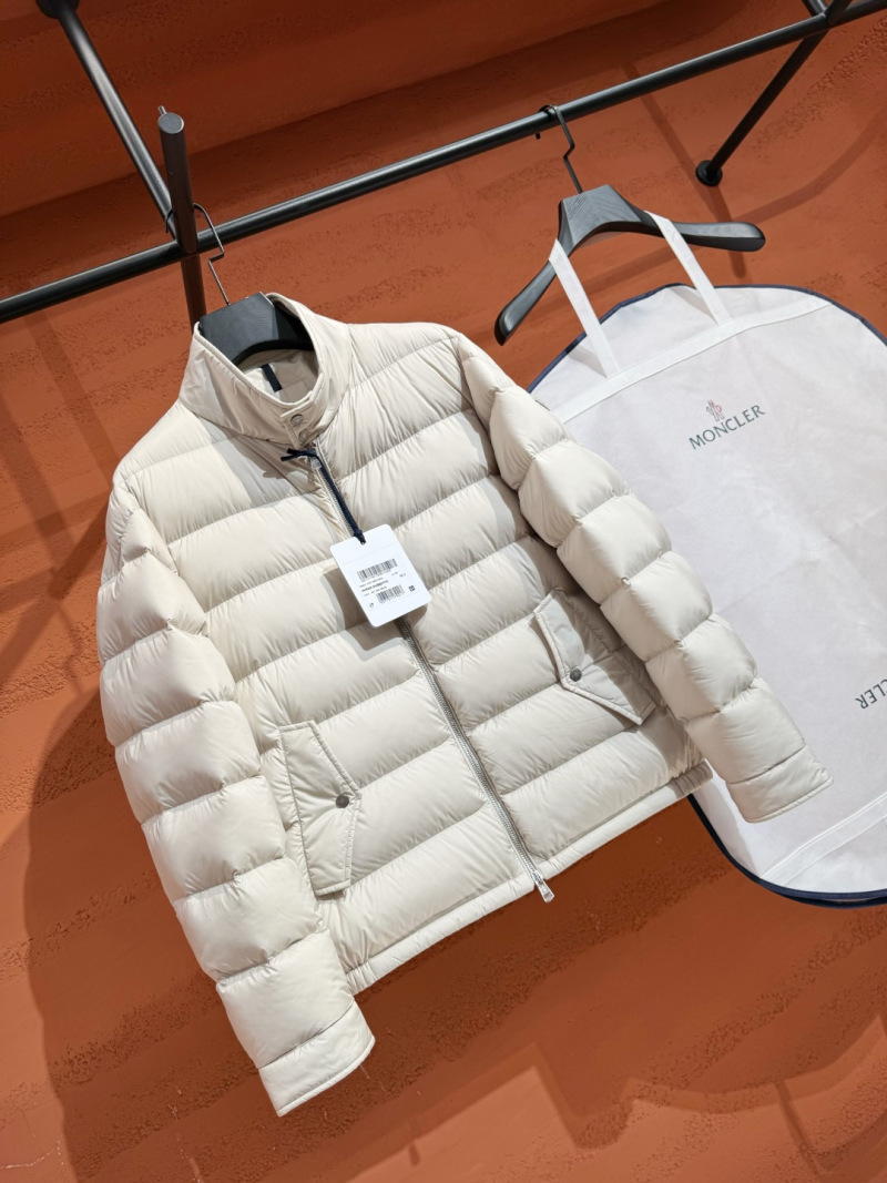 Пуховик Moncler