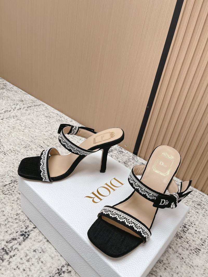 Женские туфли Dior с декоративными бретелями