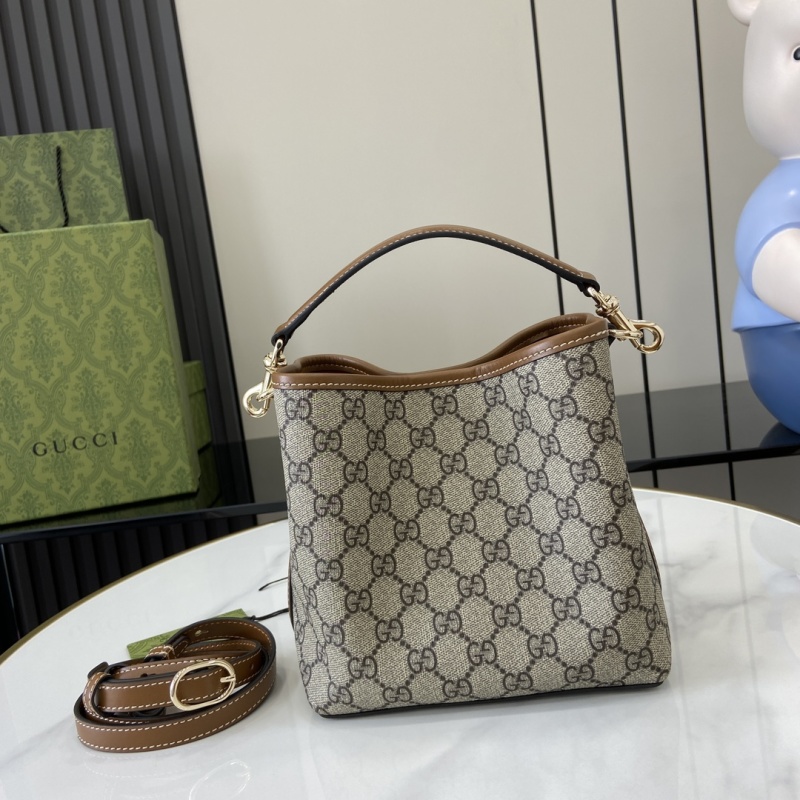Сумка Gucci с монограммой и ремнем