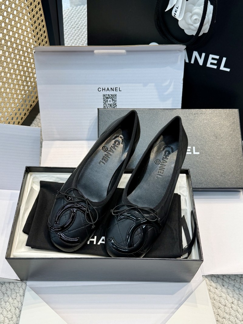 Черные балетки с логотипом Chanel