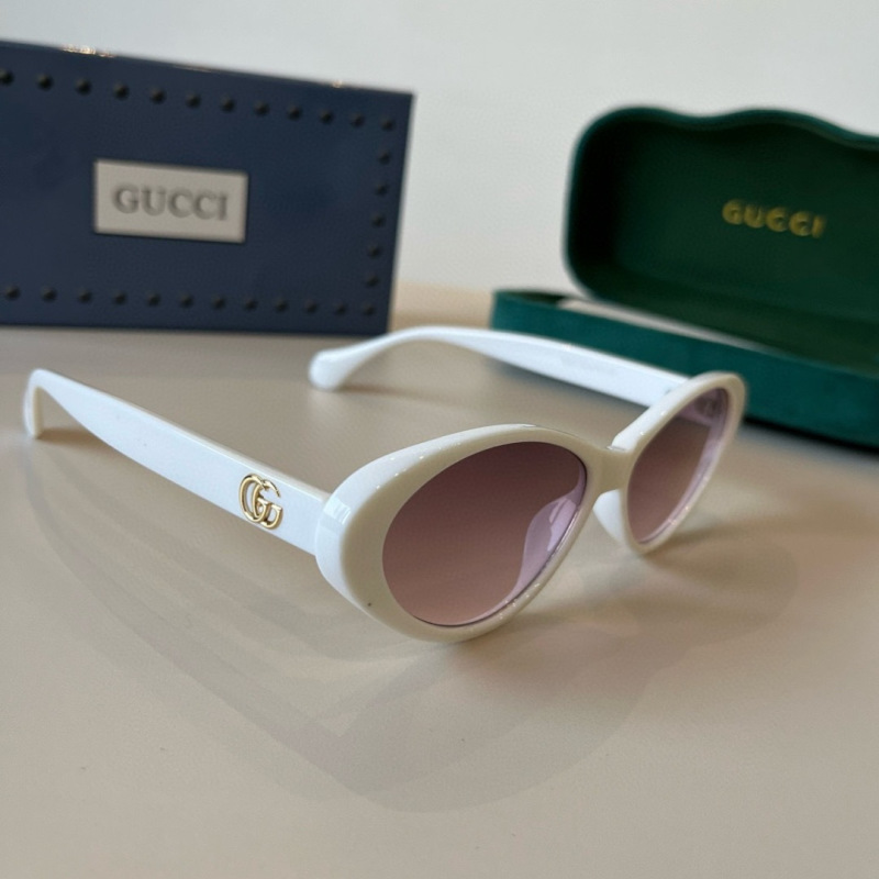 Женские солнцезащитные очки Gucci белые
