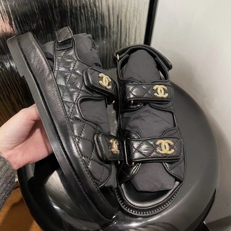 Сандалии Chanel черные с замком-липучкой