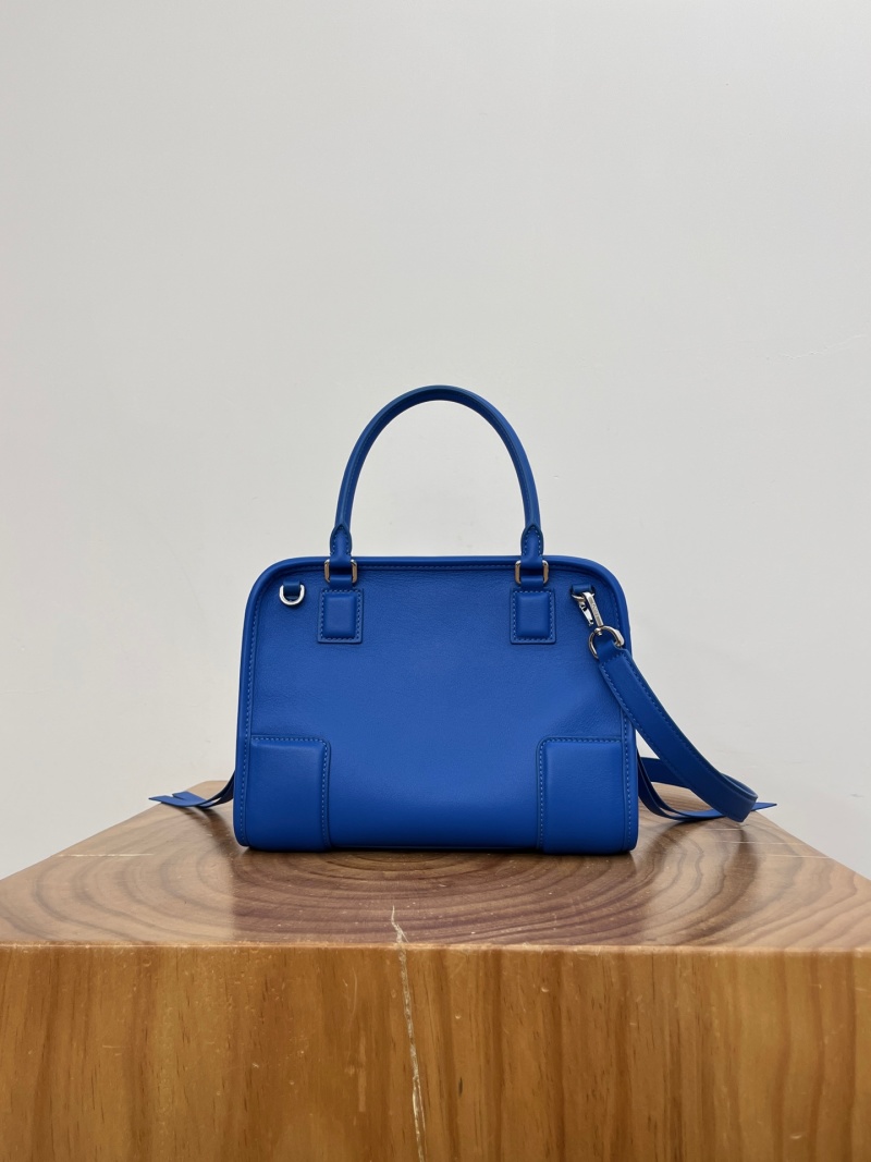 Синяя кожаная сумка Loewe Amazona 180