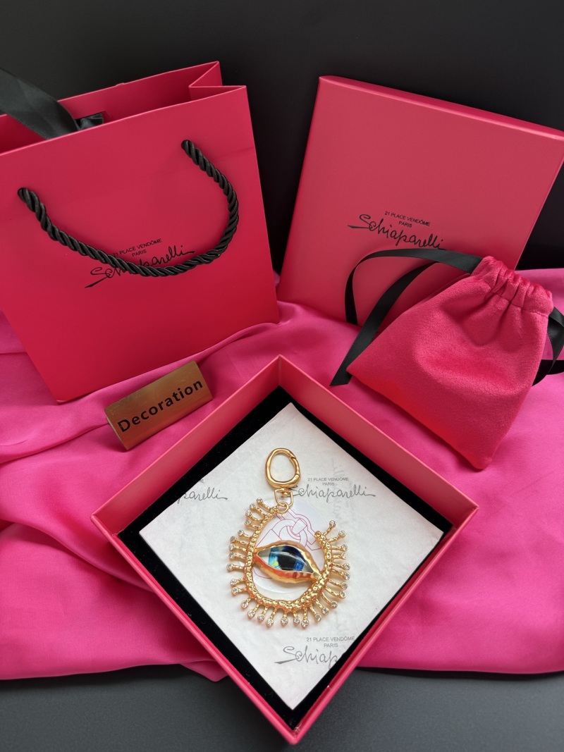 Подвеска с глазом от Schiaparelli