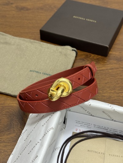 Женский кожаный ремень Bottega Veneta