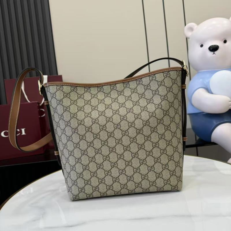 Сумка Gucci с монограммой