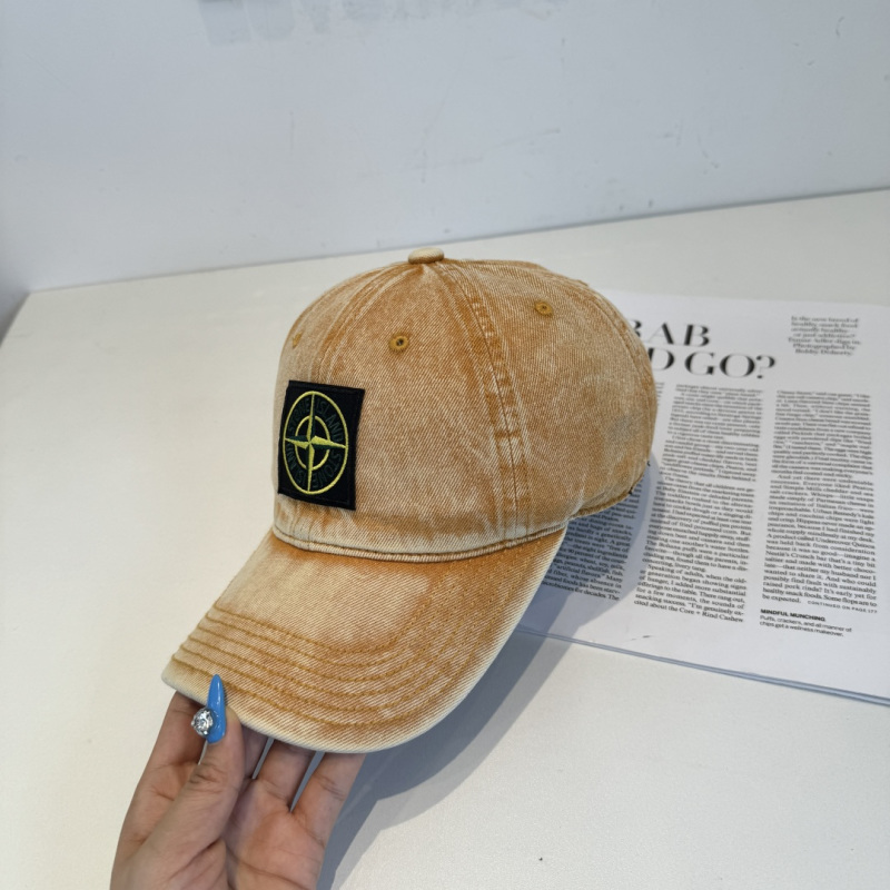 Бейсболка Stone Island бежевая