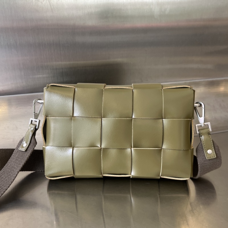 Сумка-кроссбоди с плетением из кожи, оливковый Bottega Veneta