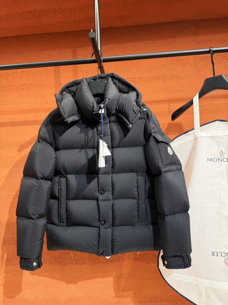 Пуховик Moncler