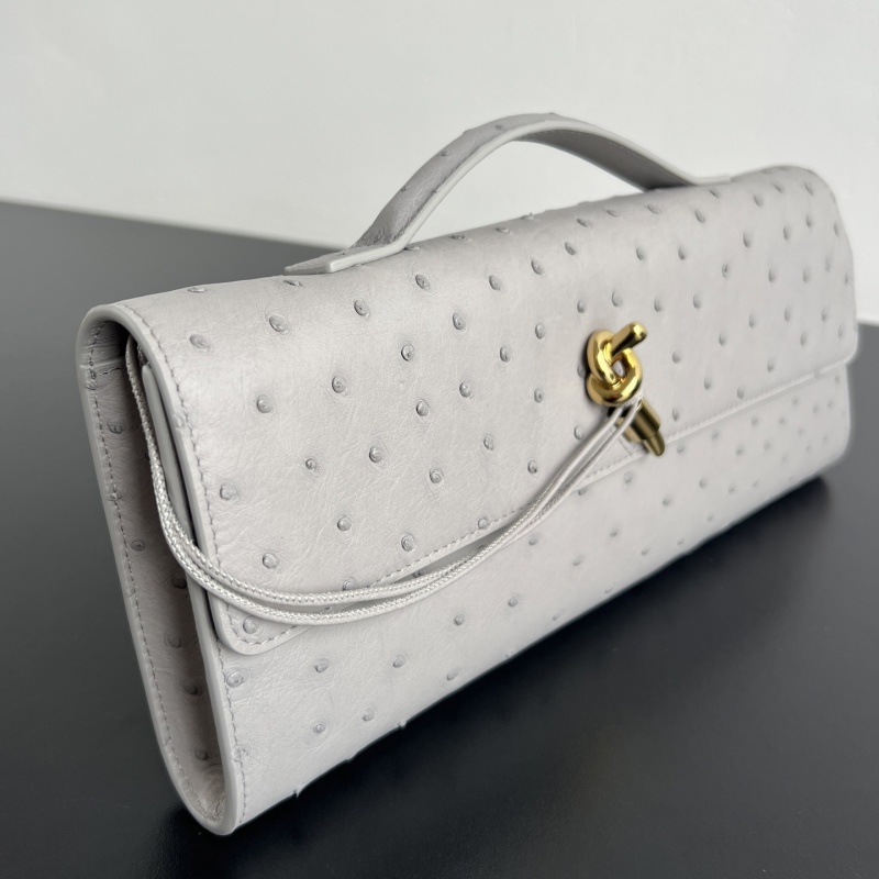 Женская сумка-клатч из страусиной кожи Bottega Veneta