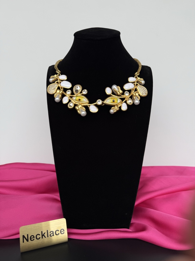 Наручное колье с декоративными элементами Schiaparelli