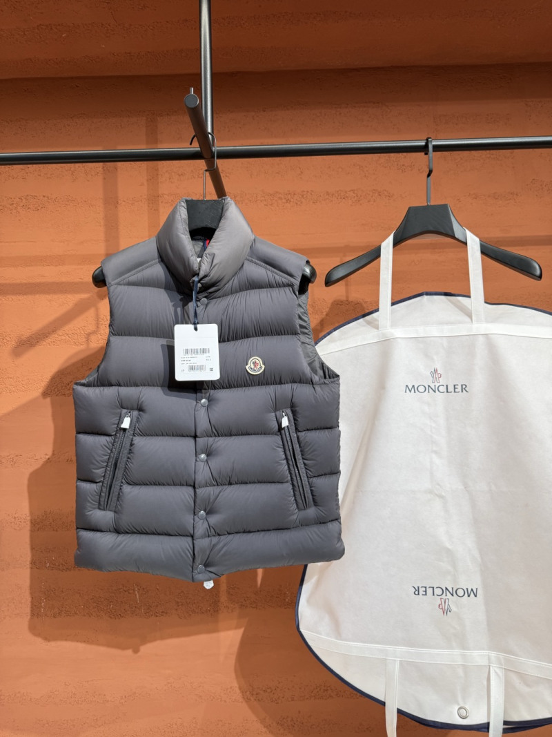 Жилет Moncler