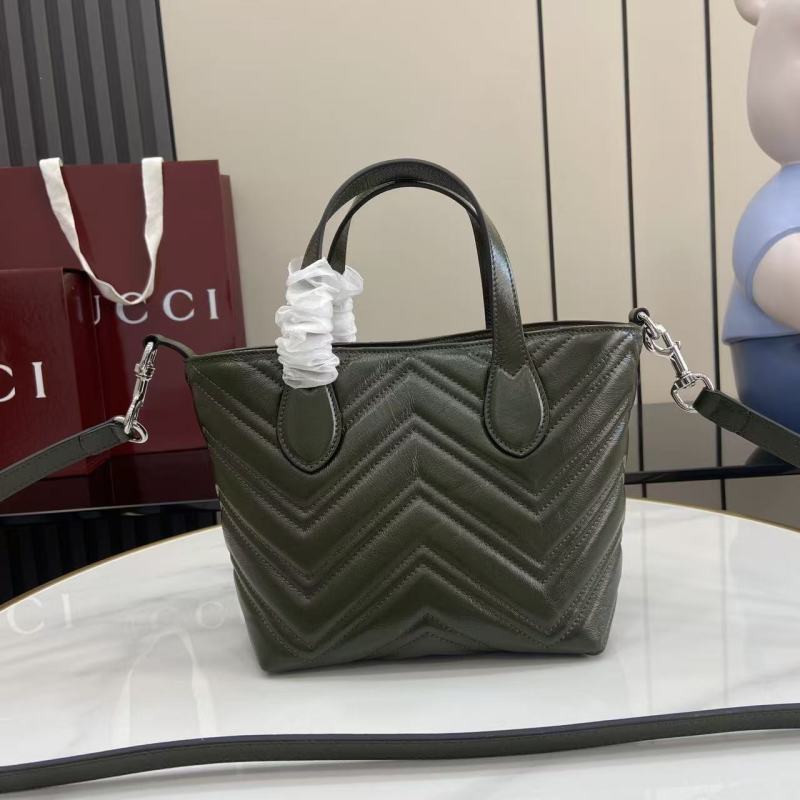 Сумка Gucci с квилтингом и логотипом GG