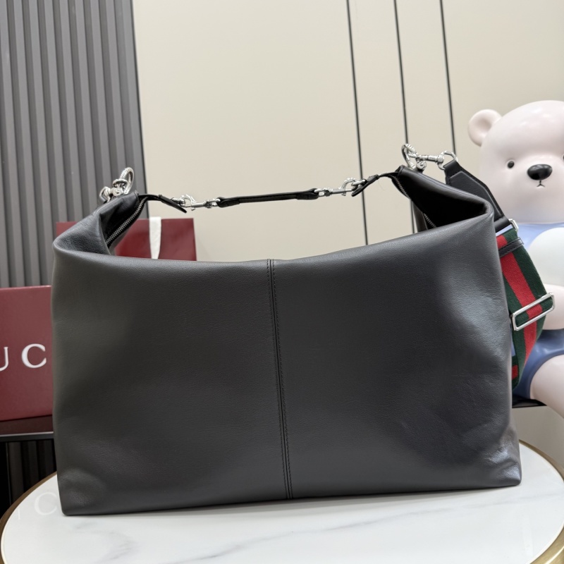 Черная кожаная сумка Gucci с ремешком