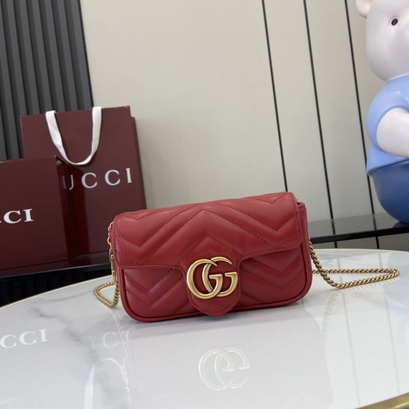 Красная сумка Gucci с цепочкой