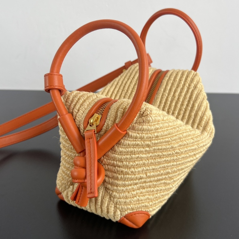 Сумка Bottega Veneta Loop из плетеной соломы