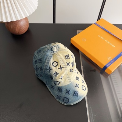 Бейсболка джинсовая с принтом в стиле Louis Vuitton