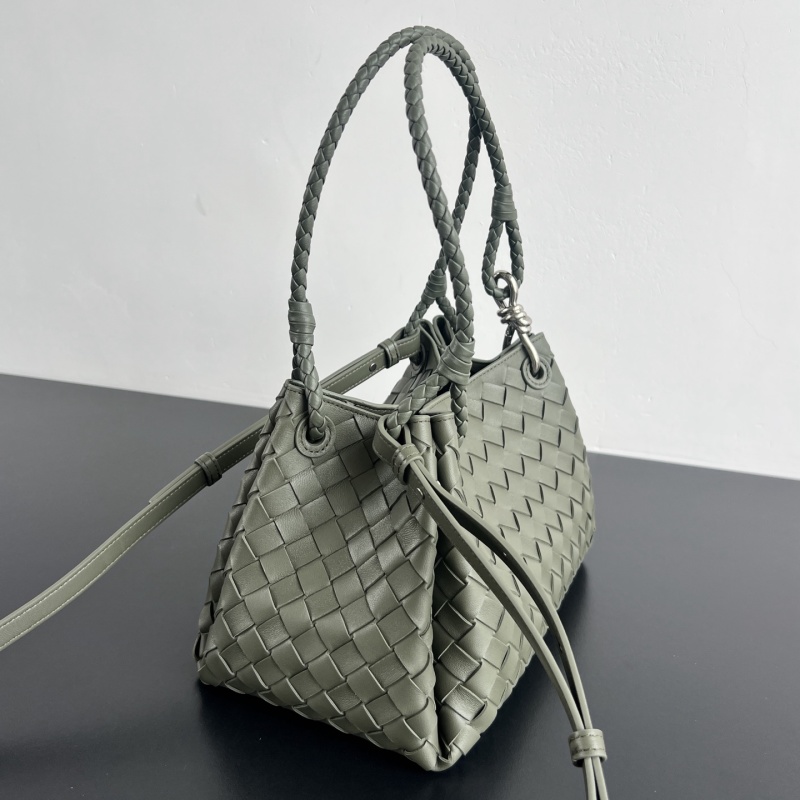 Сумка плетеная Bottega Veneta изумрудная