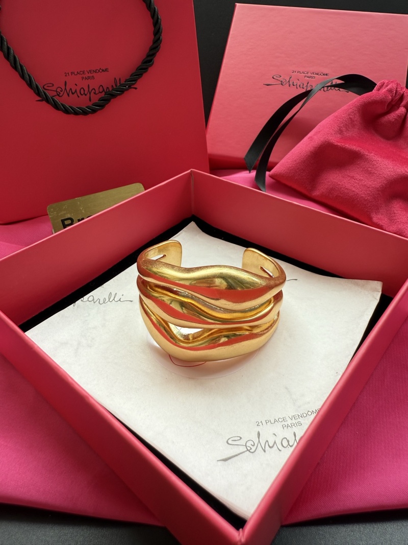 Браслет в виде губ Schiaparelli