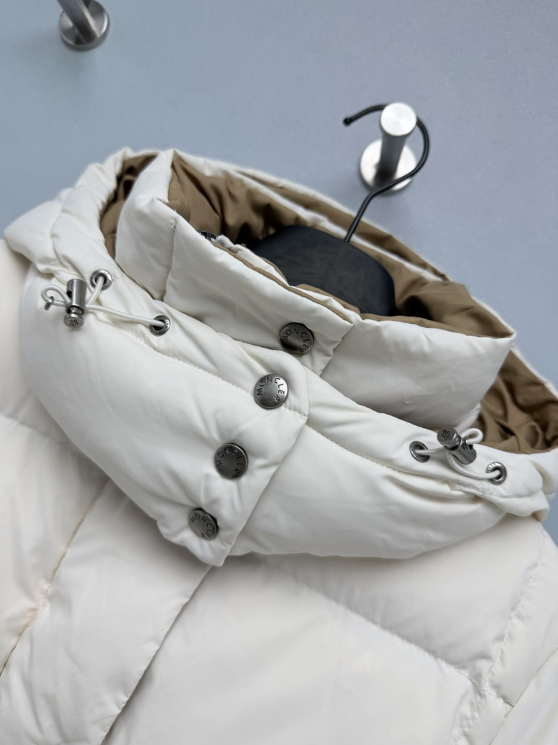 Пуховик Moncler