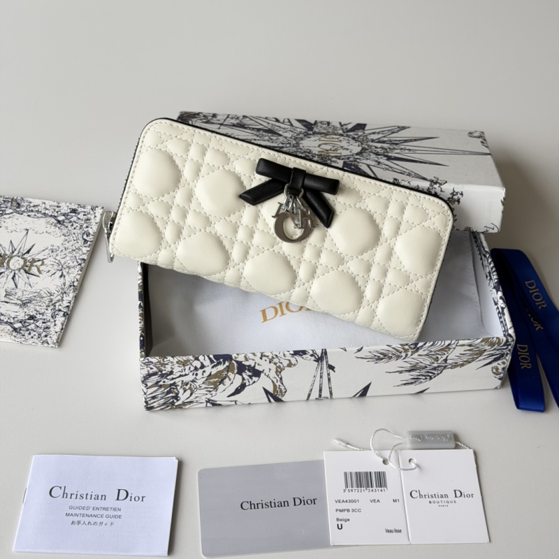 Кошелек Christian Dior со стеганой отделкой и бантом