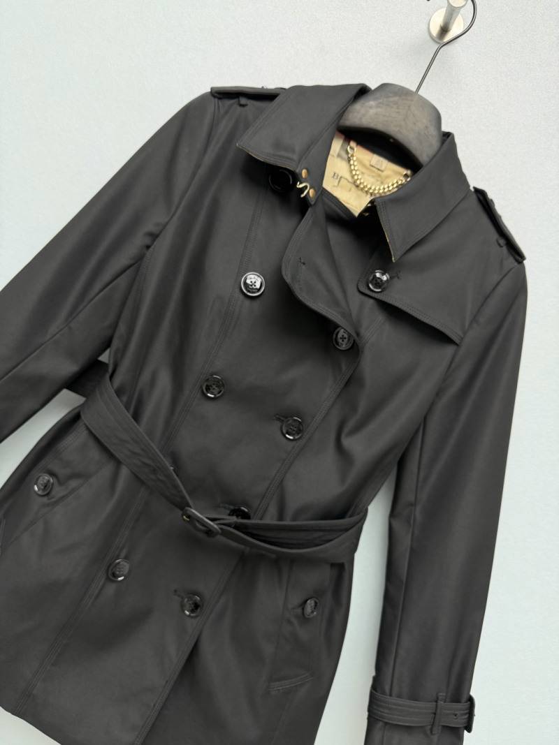 Черное пальто Burberry с поясом