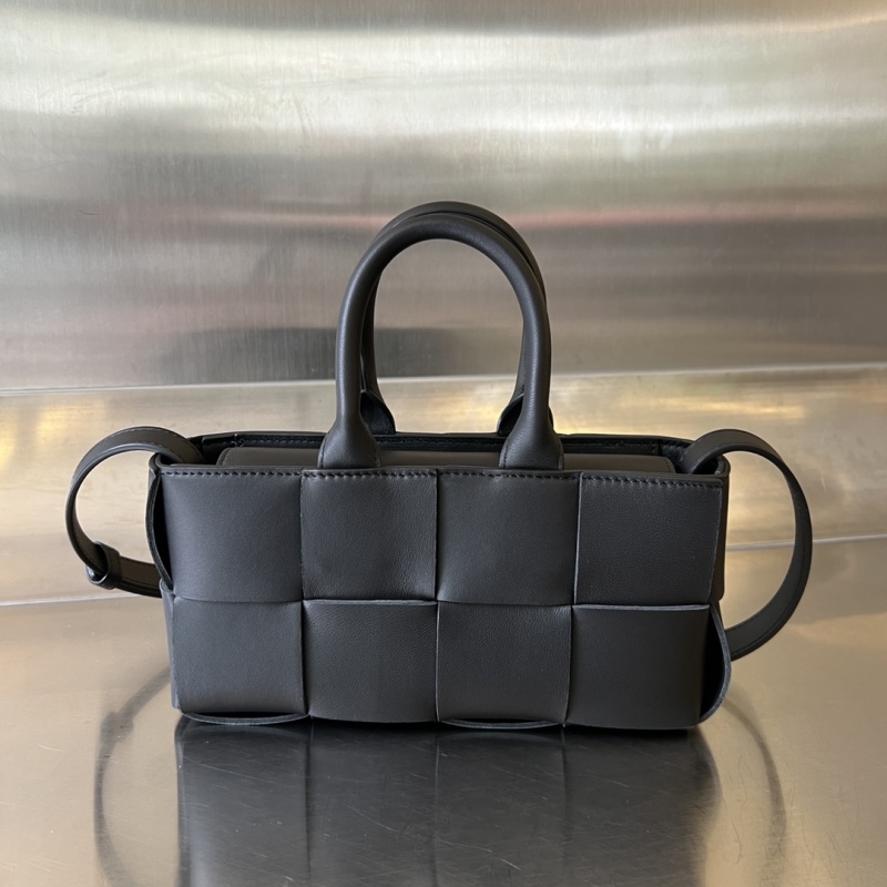 Mini tote bag with woven leather design Bottega Veneta