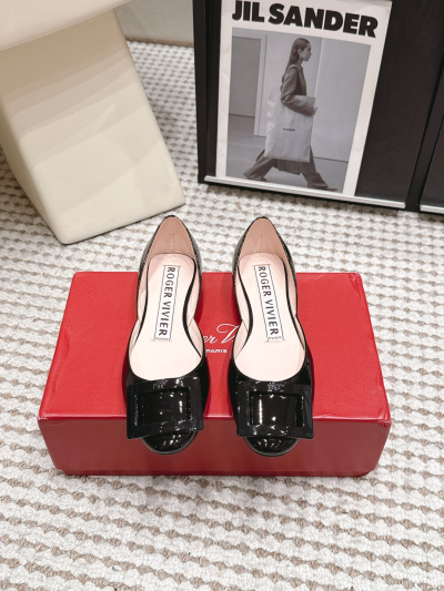 Женские черные лаковые туфли Roger Vivier с квадратной пряжкой
