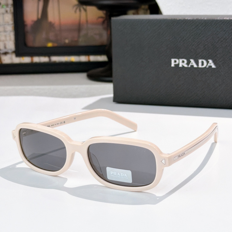 Солнечные очки Prada