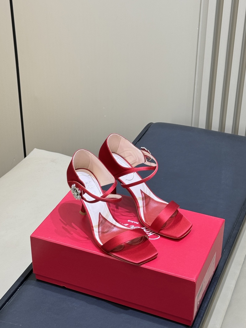 Женские туфли Roger Vivier с декоративным камнем