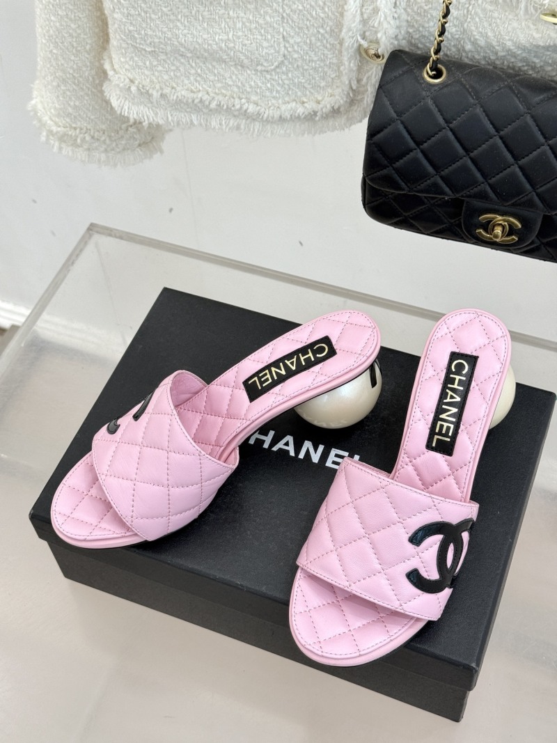Розовые мюли с жемчужным каблуком Chanel