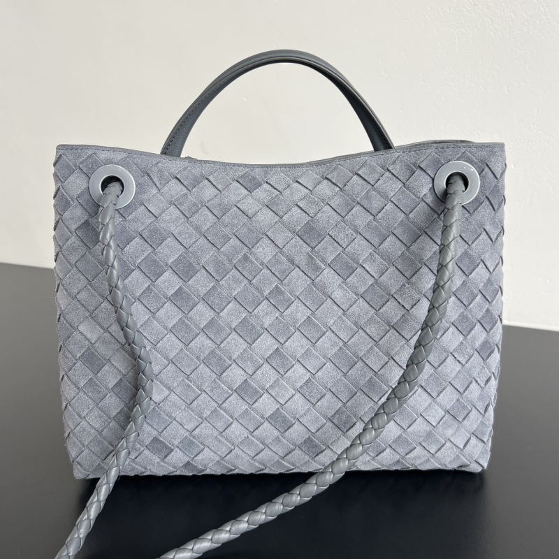 Сумка Bottega Veneta Andiamo из замши с плетением