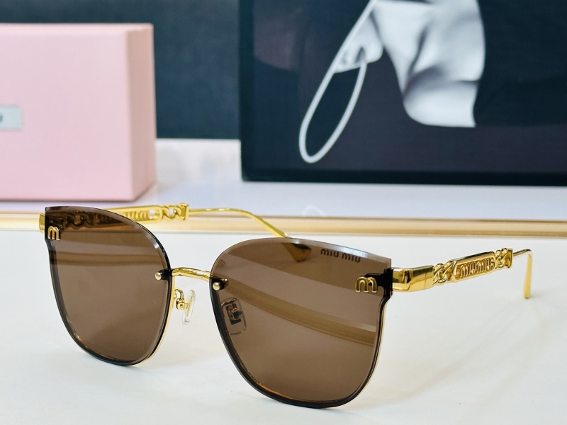 Солнцезащитные очки Miu Miu