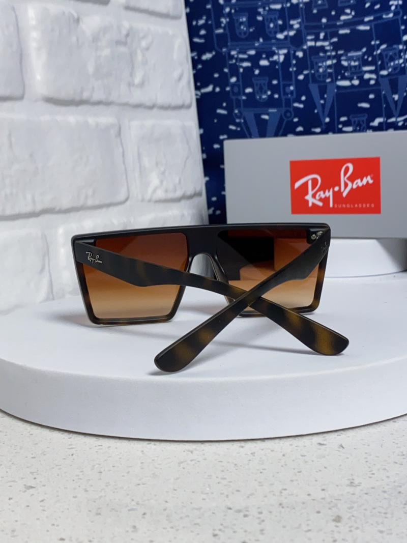 Солнцезащитные очки Ray-Ban RB4390 женские