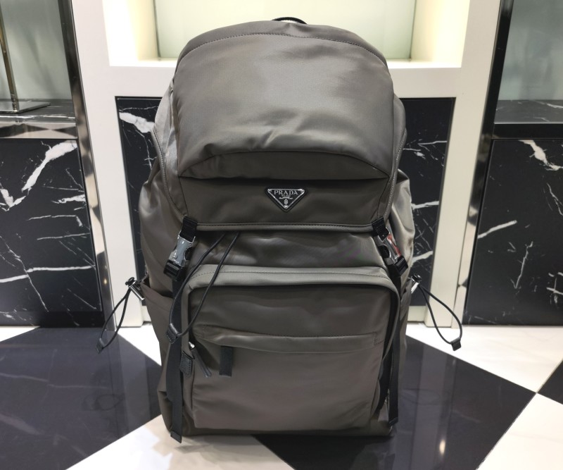 Рюкзак Prada из регенерированного нейлона Re-Nylon