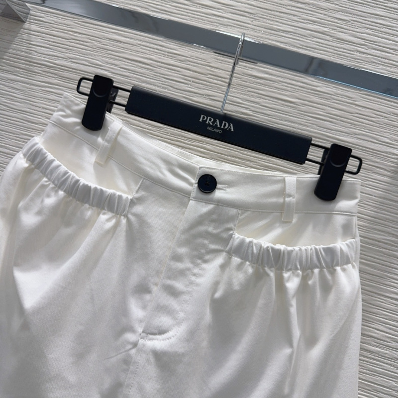 Женские белые шорты Prada