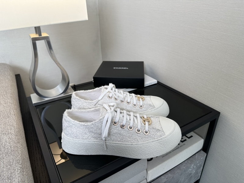 Кроссовки Chanel женские белые