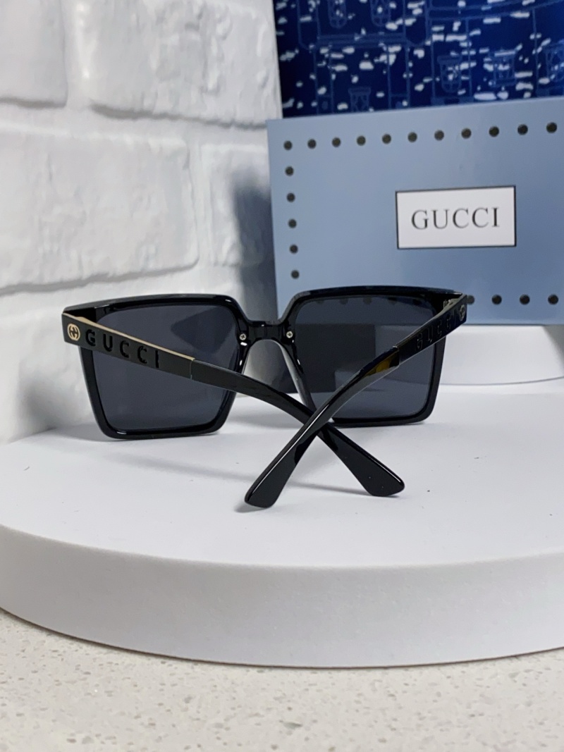 Солнечные очки Gucci черные квадратные