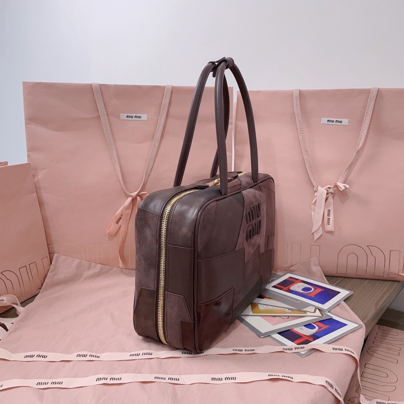 Сумка Miu Miu из натуральной кожи с аппликацией
