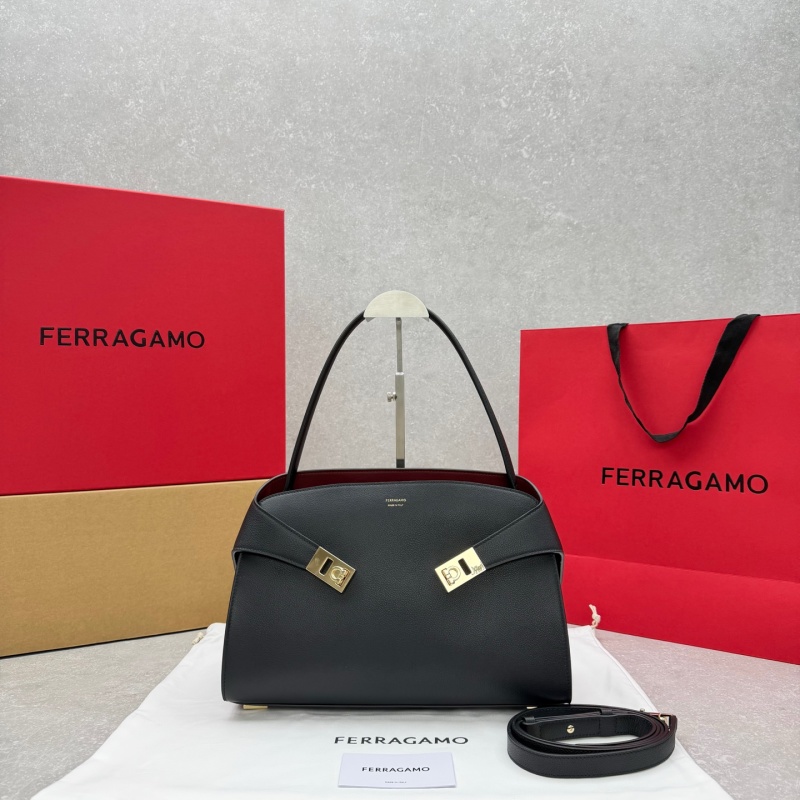 Сумка Salvatore Ferragamo Hug