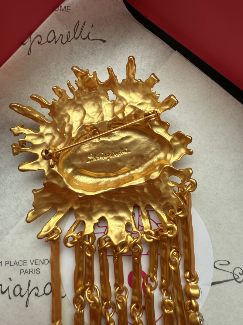 Брошь Schiaparelli с глазом