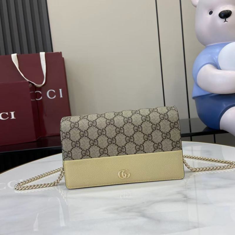 Сумка-клатч Gucci с цепочкой