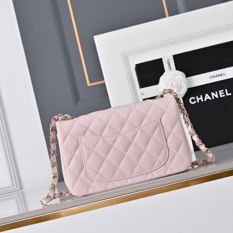 Розовая сумка Chanel Classic Flap с золотой фурнитурой